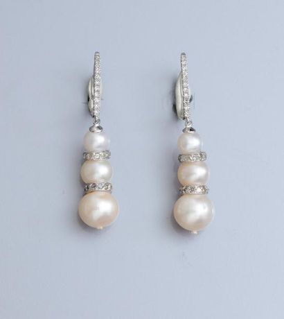 null Paire de boucles d'oreilles en or gris 750°/00, serties de perles de culture...