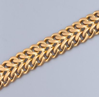 null Bracelet en or jaune 750°/00 maille tressée. 83.50 g. L : 20 cm. Poinçon rh...