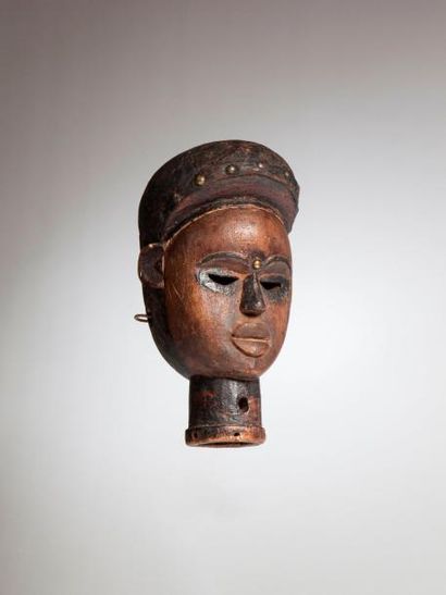 null Kongo, RDC. Ce très ancien masque facial pouvait être porté soit devant le visage...