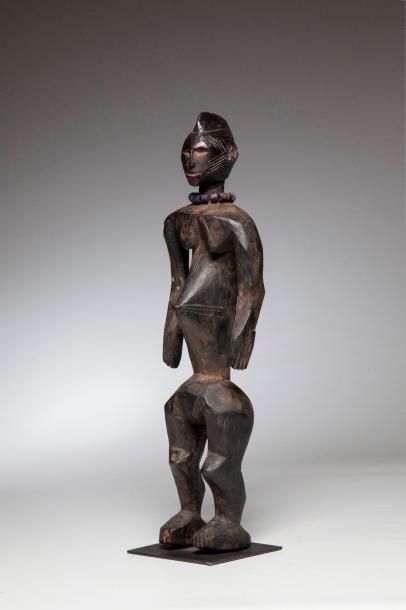null IGALA/AFO, Nigéria. Statue féminine de traitement cubiste, le ventre est projeté...