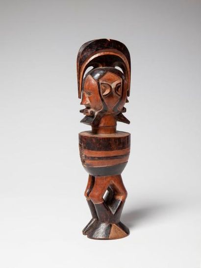 null TEKE, République du Congo.Statue "Mpwau" janiforme comportant deux cavités ventrales...