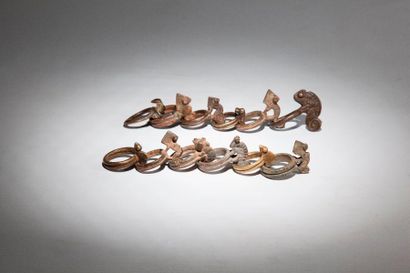 null LOBI, lot de douze BAGUES en bronze ornées de caméléon