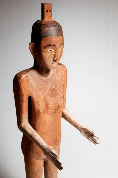 null TORADJA, Indonésie/Sulawesi. Statue en bois lourd à patine de pluie appelé "Tautau"...