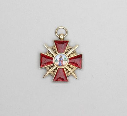 null RUSSIE : Ordre de Ste Anne croix en vermeil avec glaives, poinçon sur la bélière...