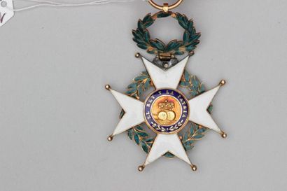 null ESPAGNE : Croix de Chevalier de l'Ordre de St Ferdinand en or, émaillé, éclat...