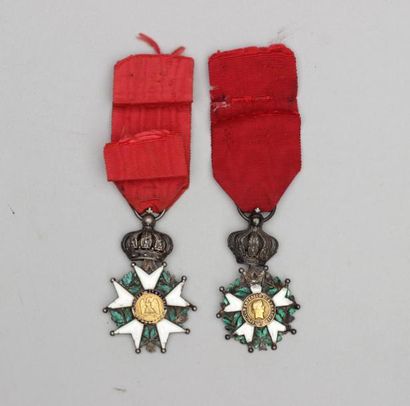 null Deux Croix de Chevalier de la Légion d'Honneur IIème Empire en argent émaillé...