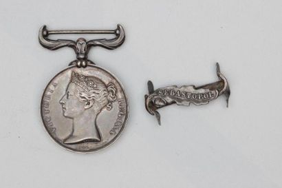 null Une médaille de Crimée attribuée à un chasseur à pied de la Garde Impériale...