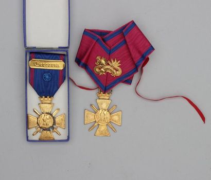 null Une Croix de commandeur et une croix d'Officier de l'Ordre des Chevaliers Celtiques...