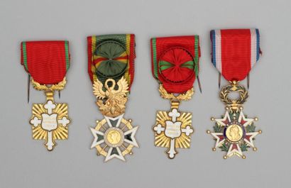 null 2 médailles du courage, dévouement, mérite ( non officielles), et croix d'officier...