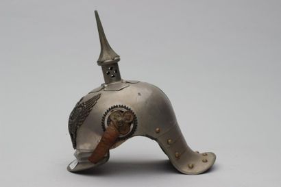 null Un casque d'Officier de chasseur à cheval (Prusse) pointe cannelée à vis, jugulaires...