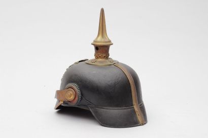 null Un casque d'Officier d'Infanterie de Mecklembourg -Schwerin, pointe cannelée...