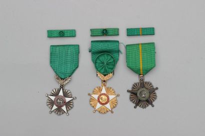 null 3 décorations en métal émaillé république du Sénégal avec 3 barrettes 