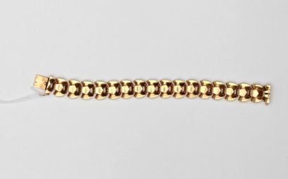 null Bracelet en or jaune 750°/°° souple à motifs de chaînons de forme noeud. Longueur:17,5cm....