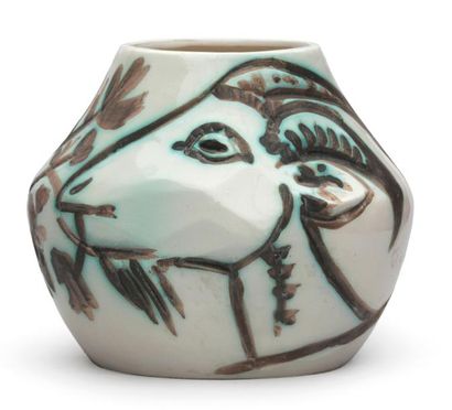Pablo PICASSO (1881-1973) & MADOURA Vase aux chèvres, modèle créé le 6 juin 1952
Empreinte...