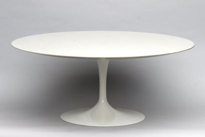 null Eero SAARINEN (1910-1961) modèle de 
Table basse d'édition de forme circulaire...