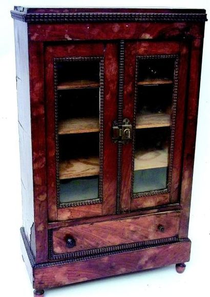 null Rare bibliothèque en bois avec placage de palissandre, avec deux portes vitrées...