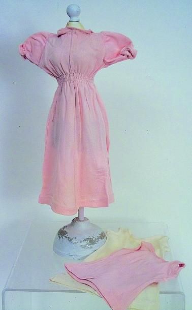 null Chemise de nuit et maillots en Valisère (1948-49) 50/120 L-Salopette rayée (manque...