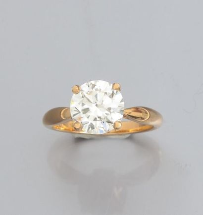 null Bague en or jaune 750°/00 sertie d 'un diamant taille brillant de 3.03 carat...