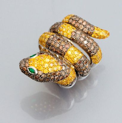 null Bague serpent enroulé en or 750°/00 pavé de diamants bruns et de saphirs jaunes,...