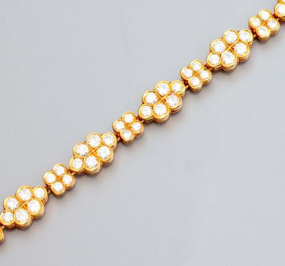 null Bracelet en or jaune 750°/00, à maillons sertis de diamants taille brillant...