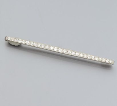 null Broche barrette en platine, sertie de diamants taille ancienne en ligne en chute....