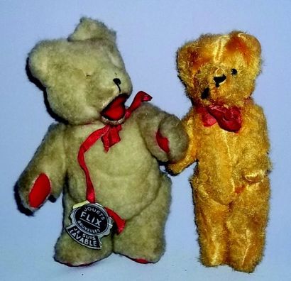 null « Je te trouve bien pâle » deux oursons dont un de fabrication belge de marque...