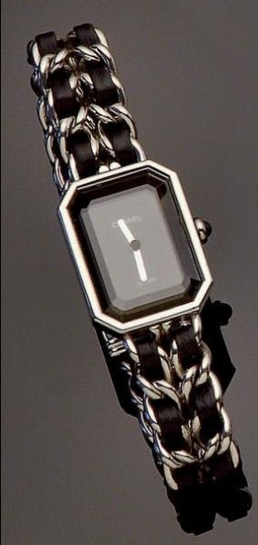 null CHANEL
modèle " Premier " 
Montre-bracelet de dame en acier , boitier rectangulaire...