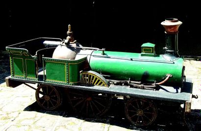 null -Extraordinaire locomotive de jardin à vapeur en fonte et cuivre avec sa cuve...