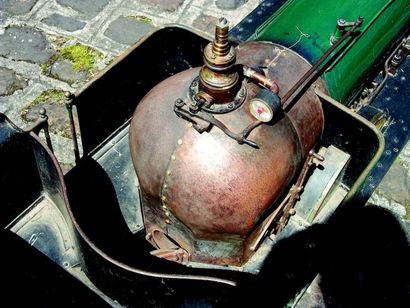 null -Extraordinaire locomotive de jardin à vapeur en fonte et cuivre avec sa cuve...