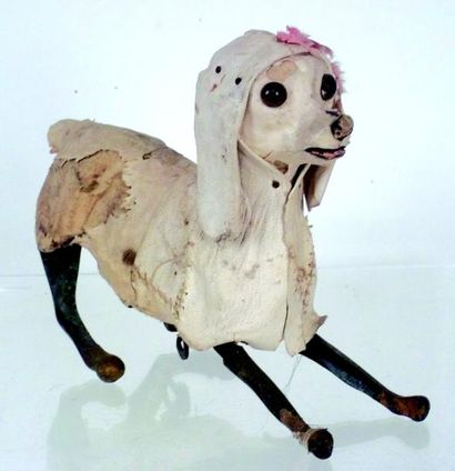 null -« CHIEN SAUTANT » chien mécanique recouvert de peau avec yeux en verre, sautant...