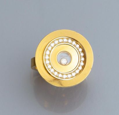 CHOPARD Bague ronde en or jaune 750°/00 forme de disques sertis de diamants, un diamant...