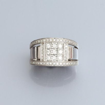 null Bague bandeau en or gris 750°/00, sertie de diamants taille brillant. 7.90 g....