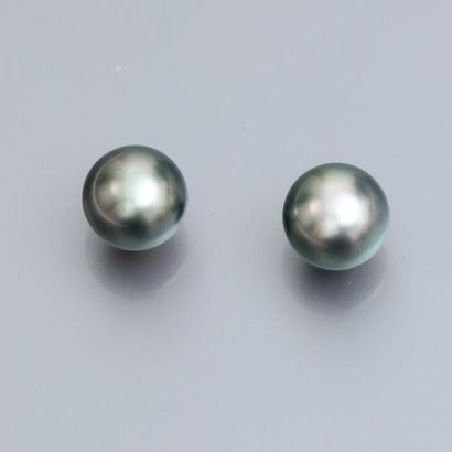  Paire de boucles d'oreilles en or jaune 750°/00, serties chacune d'une perle de...