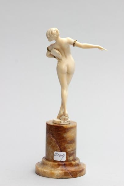 null Louis BARTHÉLEMY (XIX-XX) 

Danseuse aux bracelets et au tambourin Sculpture...