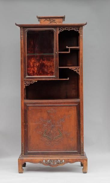 null Gabriel VIARDOT ( 1830 - 1906 )
Meuble formant vitrine en bois de placage et...