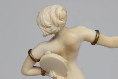 null Louis BARTHÉLEMY (XIX-XX) 

Danseuse aux bracelets et au tambourin Sculpture...