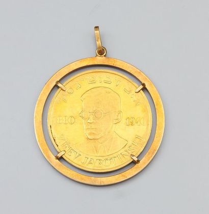 null Médaille commémorative en or jaune, montée en pendentif. 21.90 g. Diamètre 4.5...