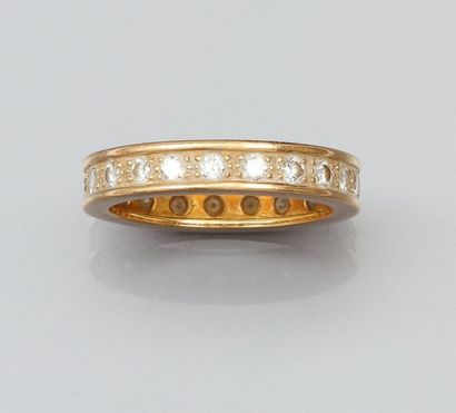 null Alliance d'homme en or jaune 750°/00, sertie de diamants taille brillant en...