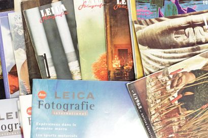 null LEITZ LEICA. Ensemble de plus de 200 revues de Leica Fotografie. Édition française....