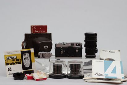 null LEICA LEITZ, ensemble Leica M : boitier Leica M4 (1968), n°1214079, avec trois...
