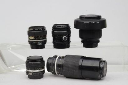 null NIKON, ensemble de cinq objectifs : objectif à décentrement PC-Nikkor 2.8/35...