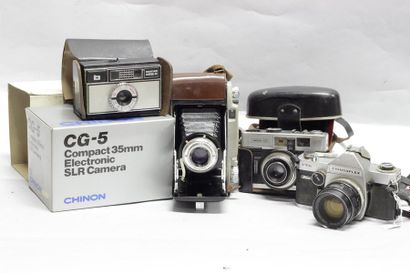 null APPAREILS PHOTOS DIVERS, ensemble de cinq appareils : soufflet Kodak Model B31...