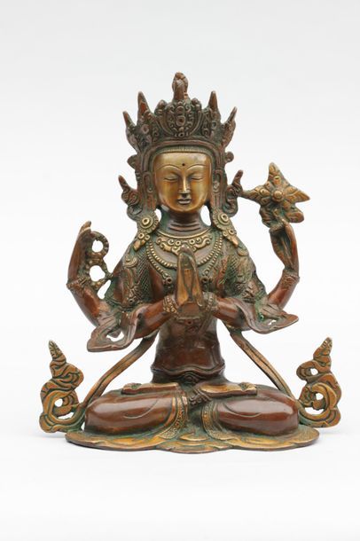 null Bouddha assis, quatre bras, épreuve en bronze patiné, travail d'Asie du sud-est....