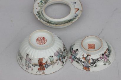 null Petit bol à thé avec support et couvercle en porcelaine de la Chine à décor...