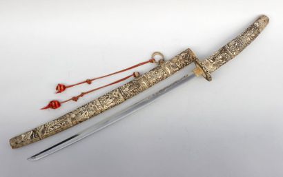 null 
Shinto katana, shinogi zukuri, hamon suguha, fusée percée de deux mekugi ana,...