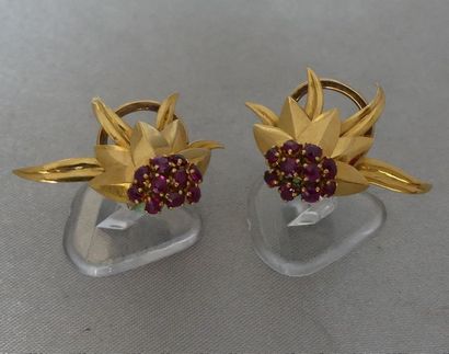 null Paire de clips d’oreille en or jaune 750 millièmes, en forme de fleur, agrémenté...