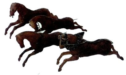 null -Ensemble de quatre chevaux courant en cire. L 10 cm (XVIIIème)