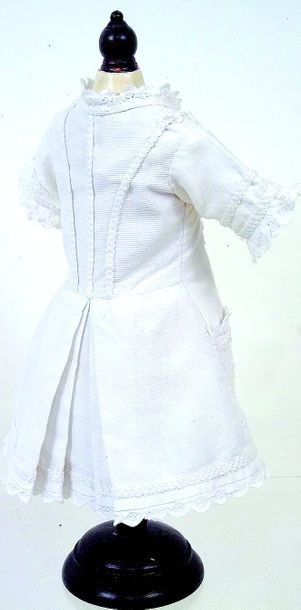 null -Très belle petite robe ancienne en piqué blanc pour Bébé JUMEAU avec deux poches...