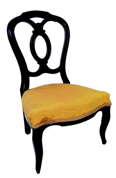 null -Chaise ancienne d'enfant d'époque Napoléon III avec couverte en satin de soie...