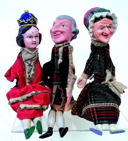 null -Ensemble de 3 marionnettes de fabrication allemande avec bras et pieds, représentant :...